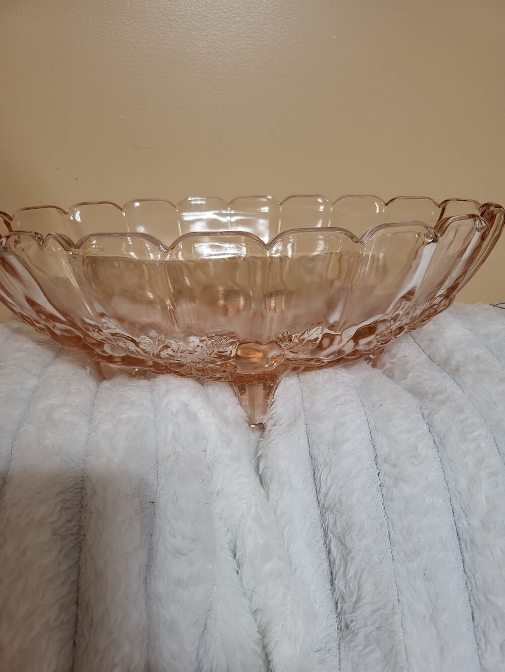 Jeanette Glass 12 Inch 4 Footed Fruit Bowl With Grapes And Leaves